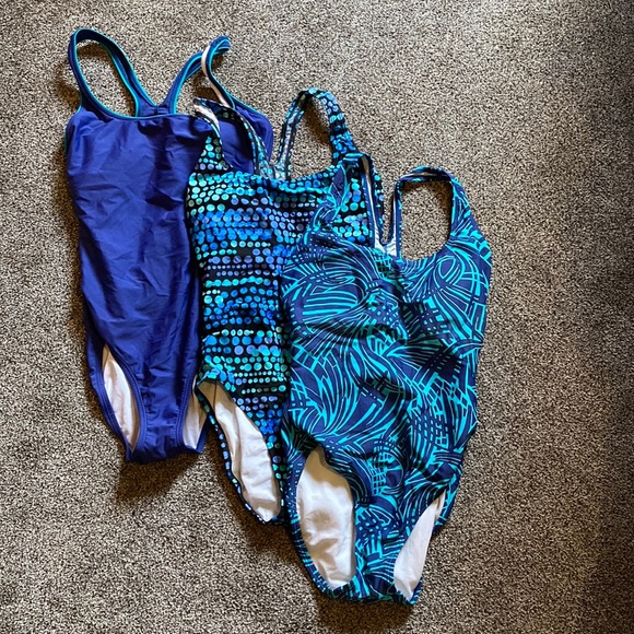 3 x size 8 speedo swimsuits - Picture 1 of 6